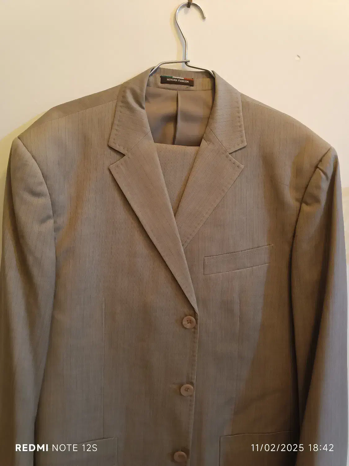 کت و شلوار برند کرم خط دار|لباس|جهرم, |دیوار