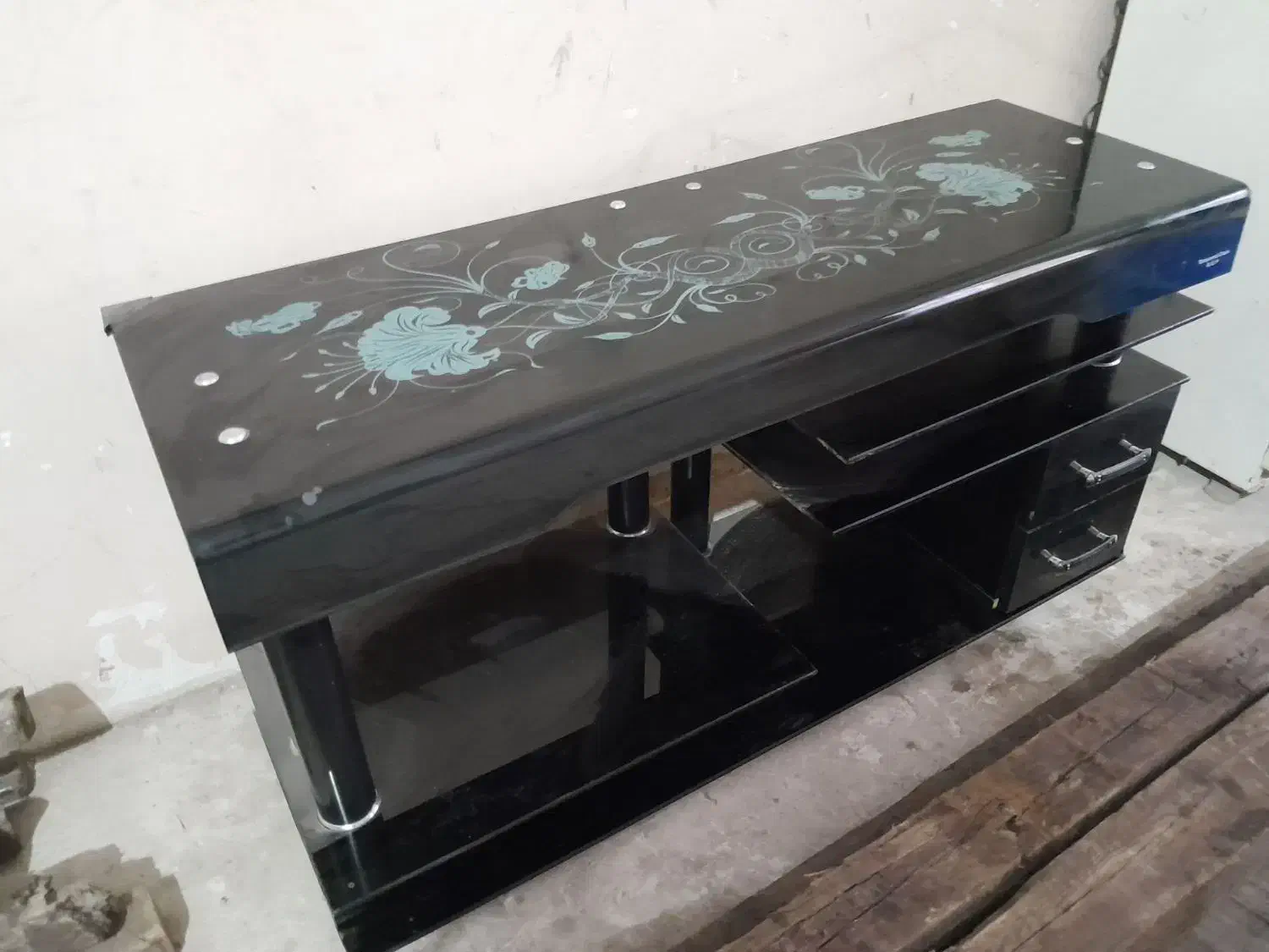 میز تلوزیون|میز تلویزیون|بشاریات, |دیوار