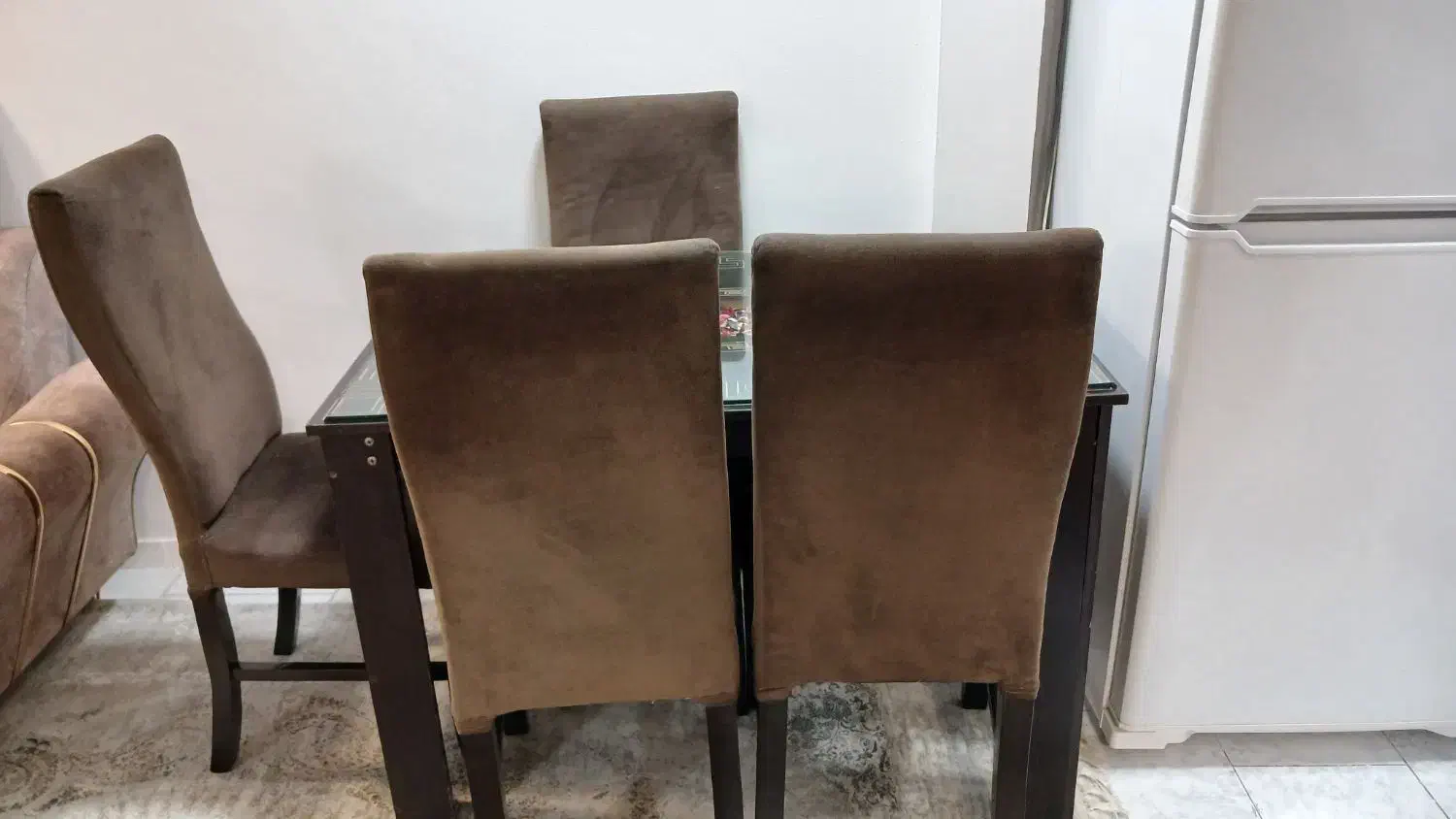 میز غذاخوری ۴ نفره|میز و صندلی غذاخوری|رشت, استادسرا|دیوار