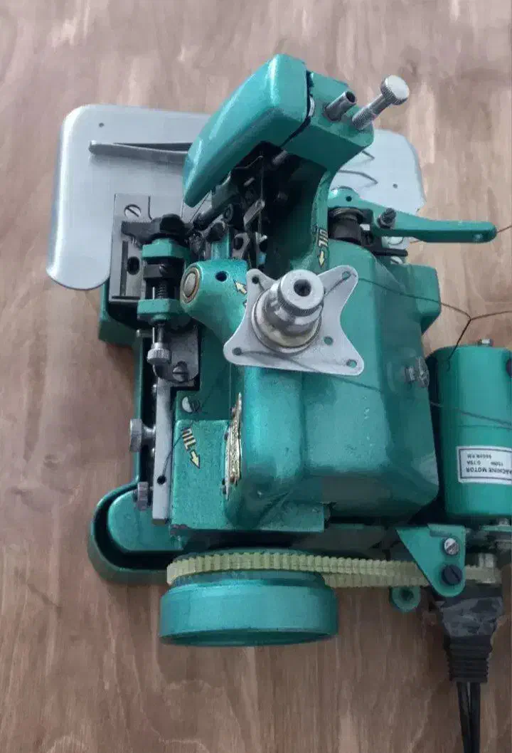 چرخ سه نخ سردوز|چرخ خیاطی و ریسندگی|ارمند, |دیوار