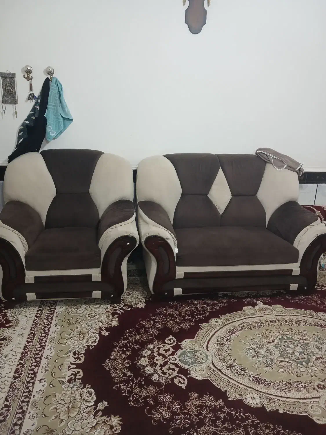 مبل ۷ نفره همراه با میز|مبلمان خانگی و میز عسلی|قرق, |دیوار