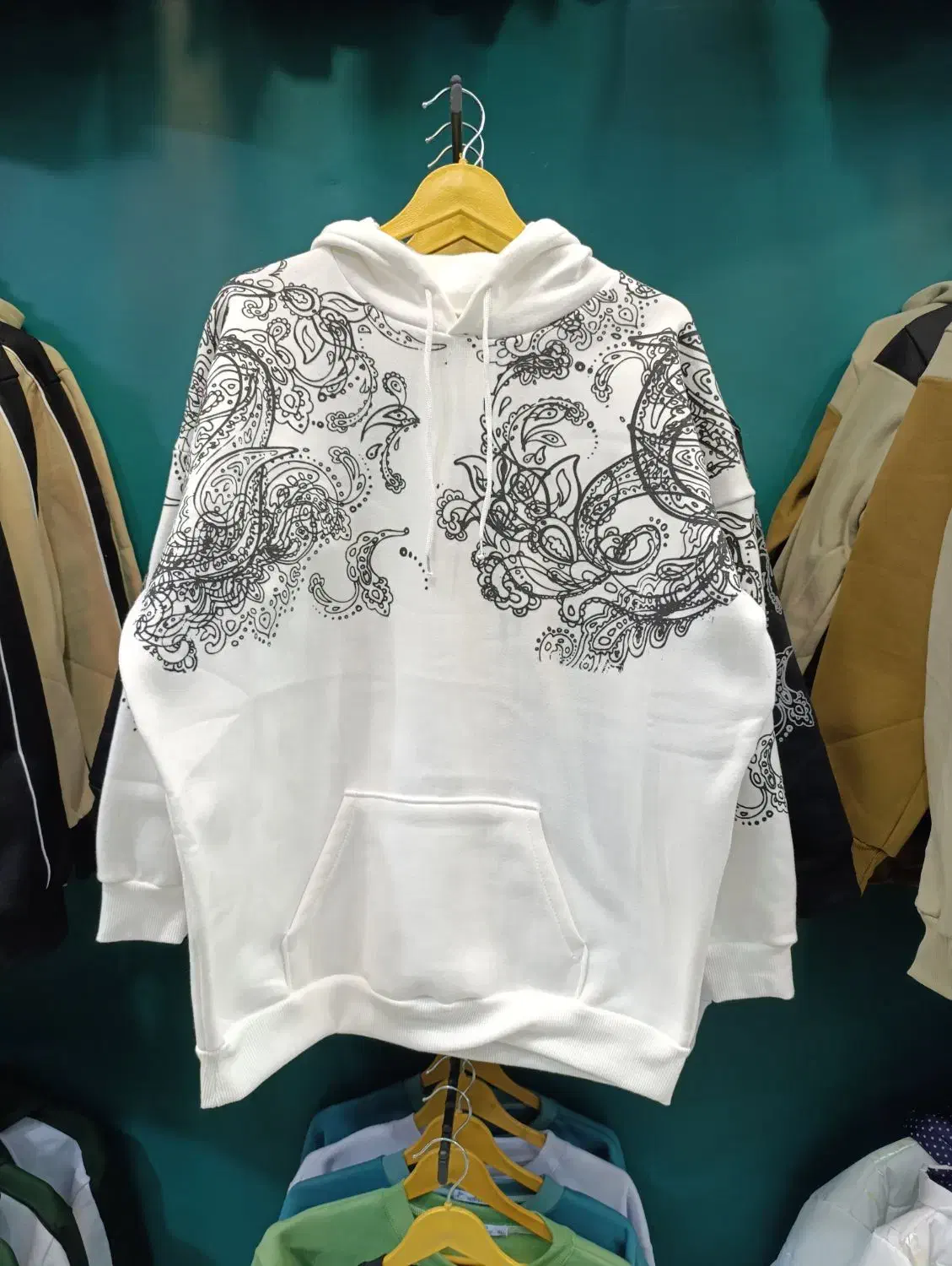 هودی|لباس|مشهد, شهید آوینی|دیوار