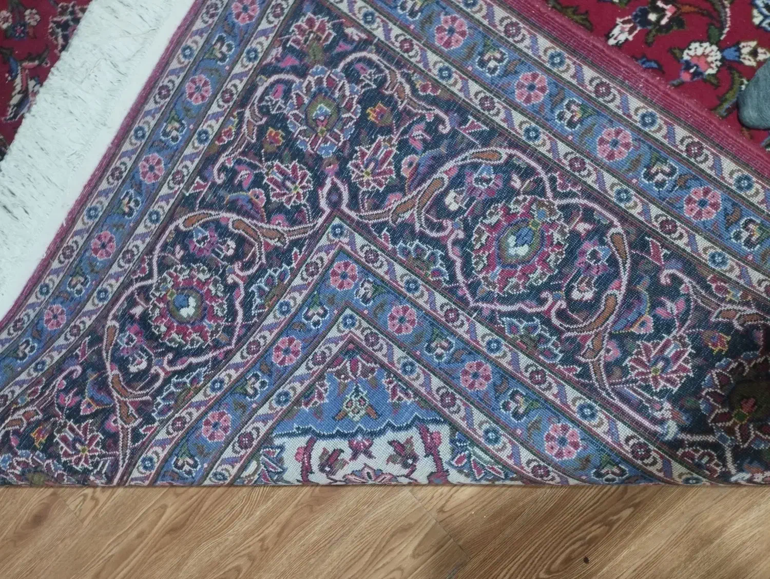 قالی نجف آبادی|فرش|شیراز, شاهچراغ|دیوار