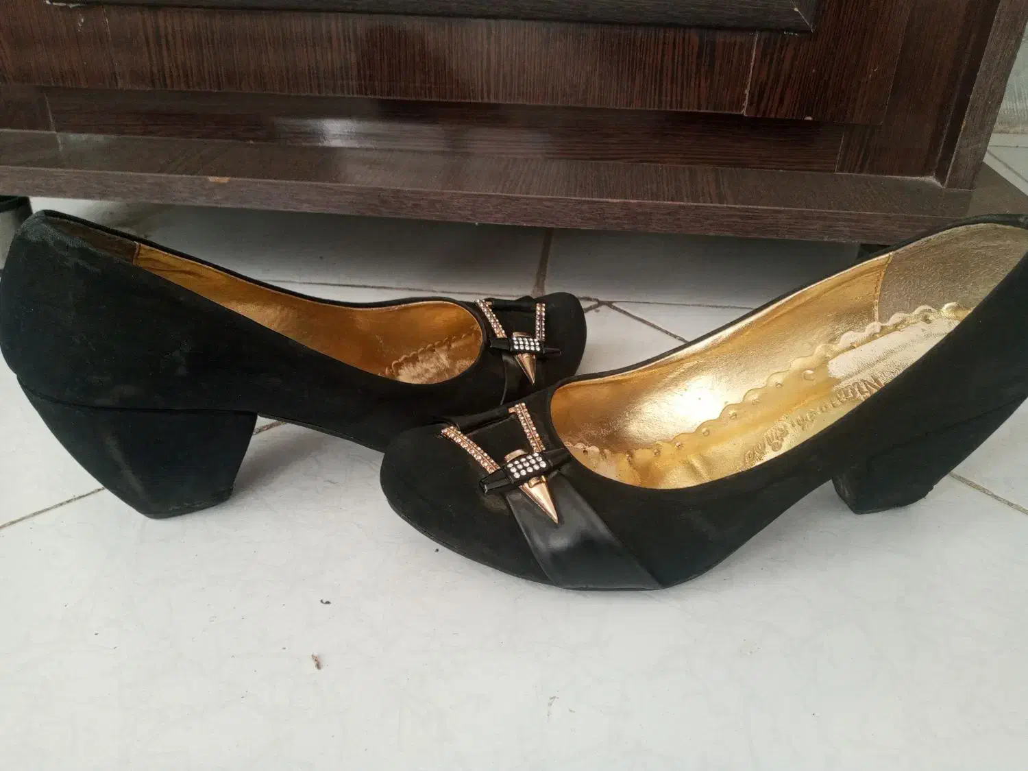 کفش مجلسی|کیف، کفش، کمربند|نیشابور, هفده شهریور|دیوار