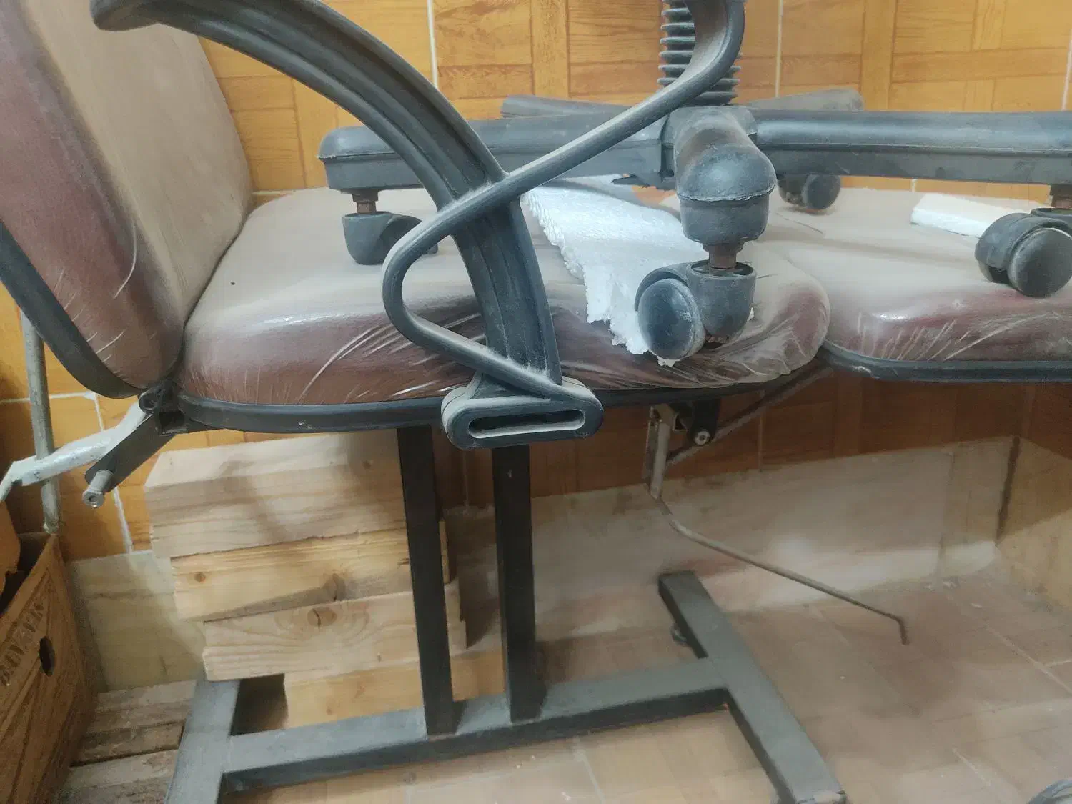 دکور و صندلی ارایشگاه/میز کامپیوتر|آرایشگاه و سالنهای زیبایی|اردکان, |دیوار