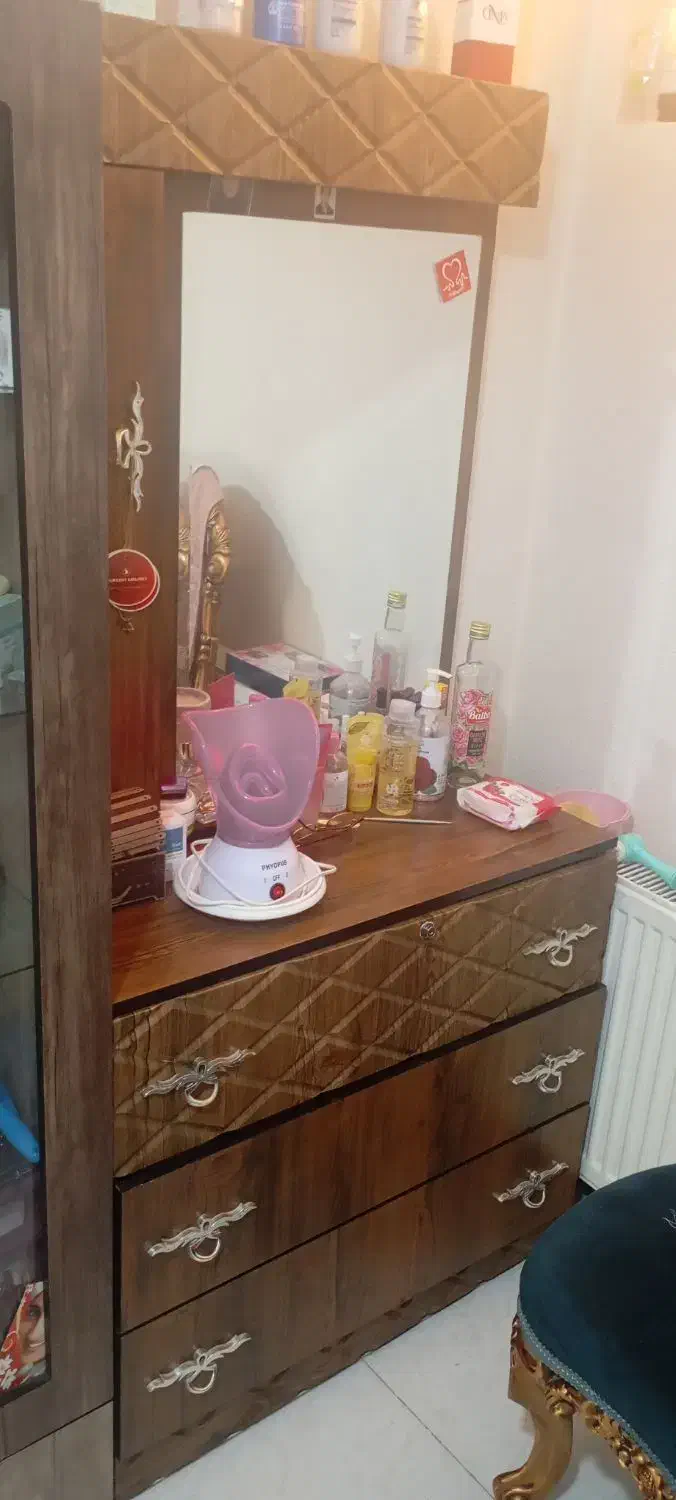 تخت ومیزآرایش|تخت و سرویس خواب|شاهین‌شهر, مسکن مهر|دیوار