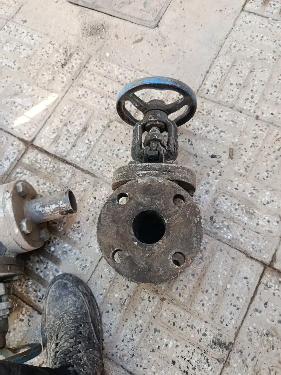 وسایل گلخانه و دو عددوالف بزرگ 3فن دمنده. کفکش|ماشینآلات صنعتی|لردگان, |دیوار