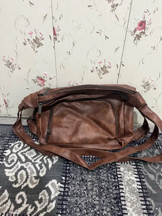 کیف و روسری نو|کیف، کفش، کمربند|ابریشم, |دیوار