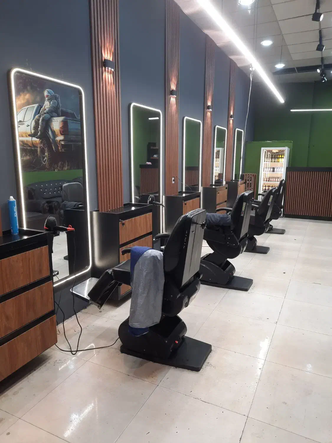 آرایشگر ماهر و باسابقه|استخدام درمانی، زیبایی، بهداشتی|مشهد, شهید قربانی|دیوار