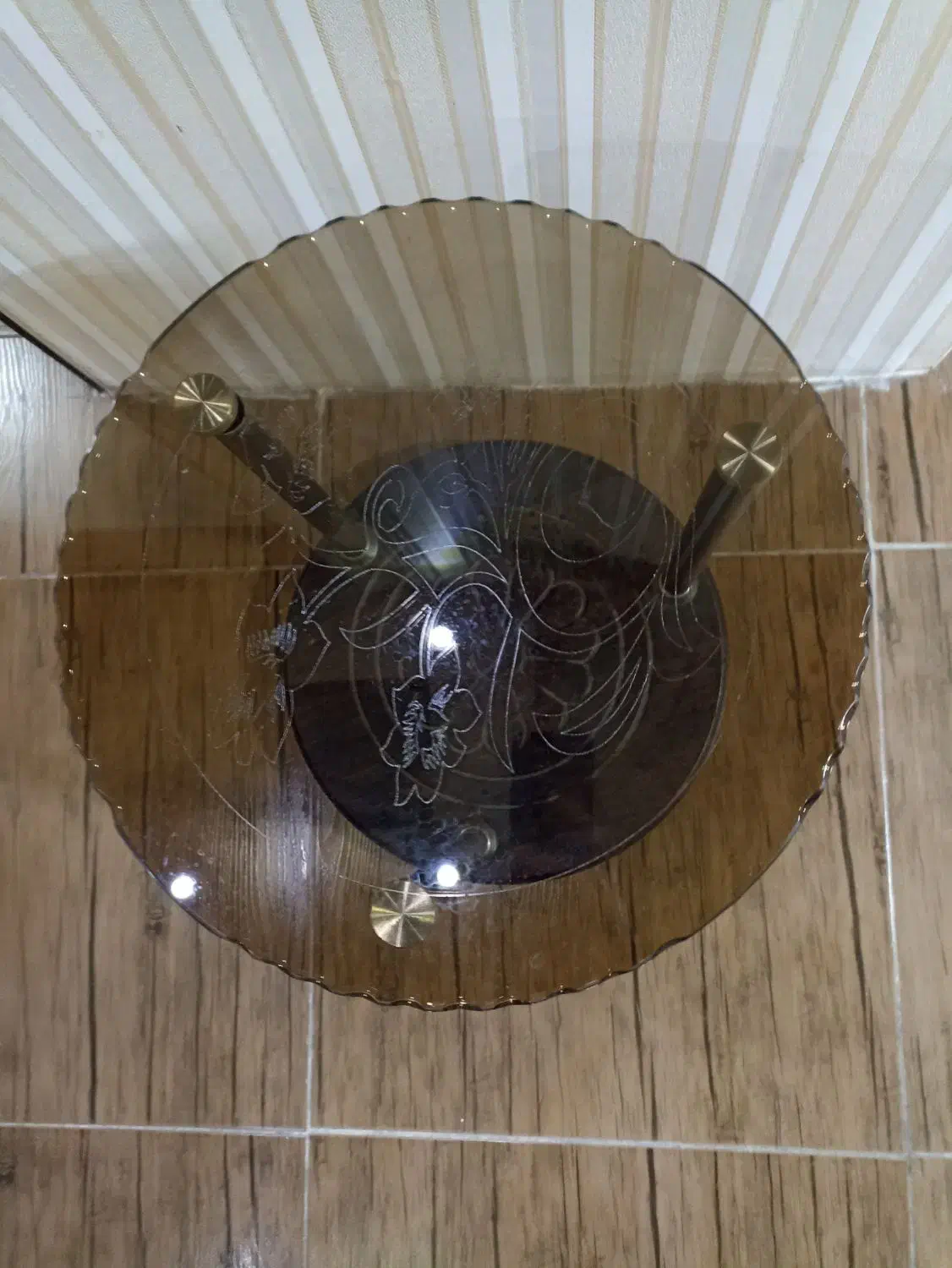 میز جلو مبلی قهوه ای تیره|مبلمان خانگی و میز عسلی|رشت, رودباری|دیوار