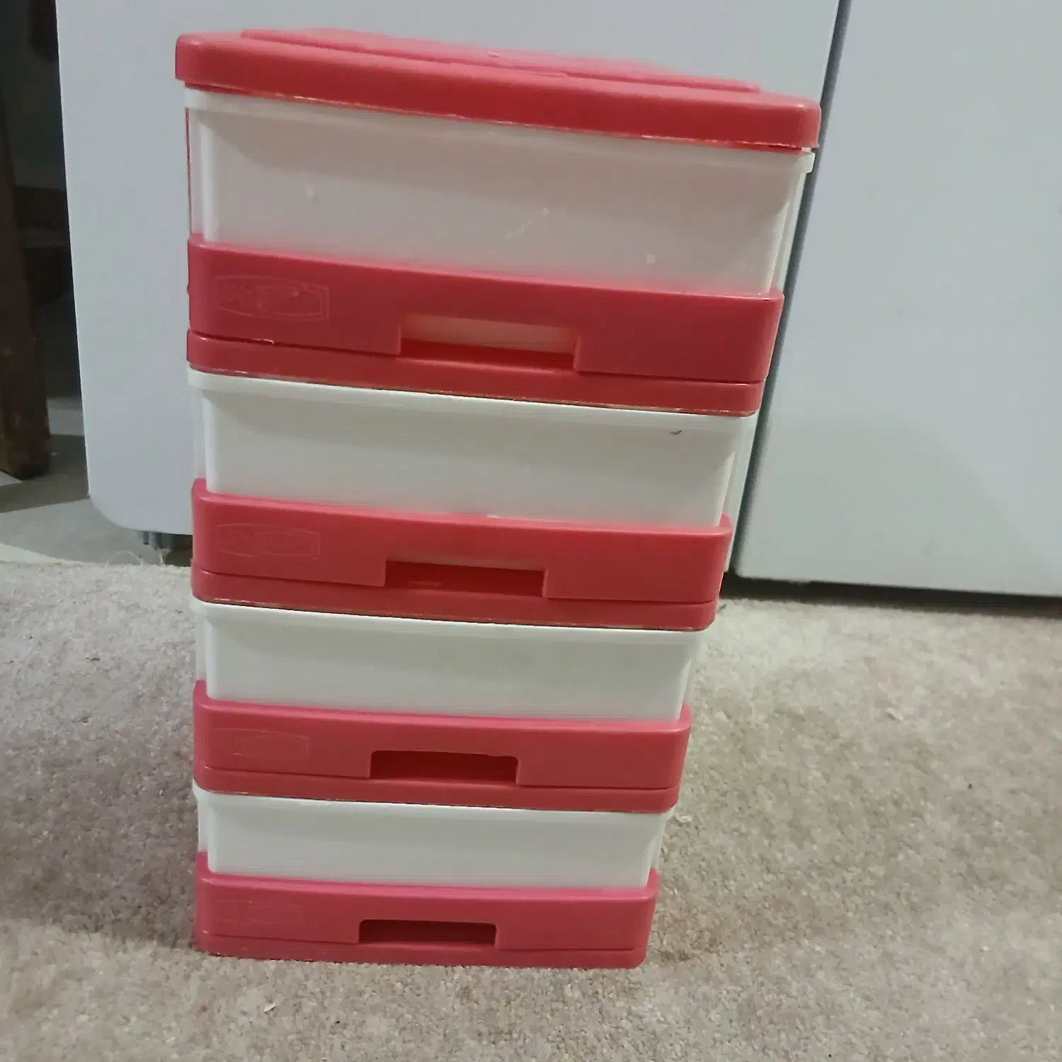 فایل کوچیک|ظروف نگهدارنده، پلاستیکی، یک‌بارمصرف|قدس, شهر‌قدس|دیوار