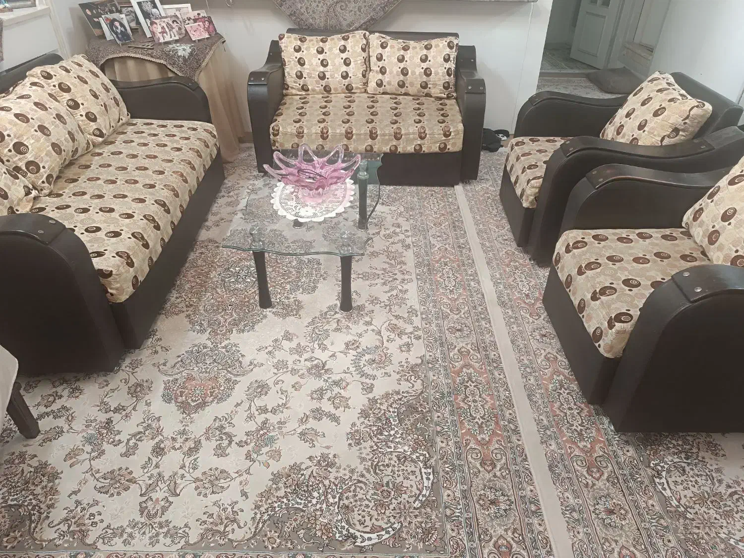 مبل راحتی زیبا|مبلمان خانگی و میز عسلی|قم, باجک دو|دیوار