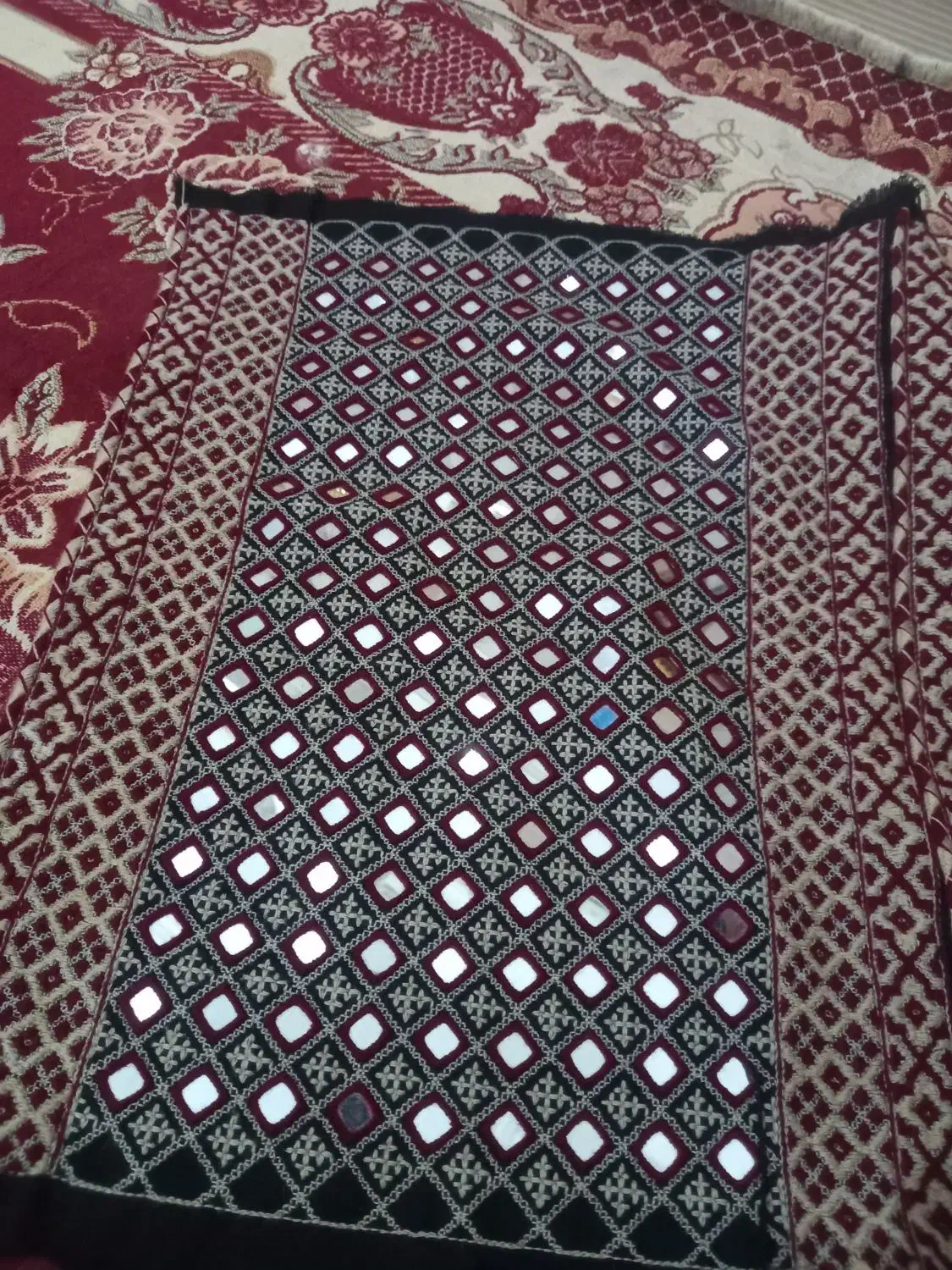 زی استین هزار ایینه|لباس|زهک, |دیوار