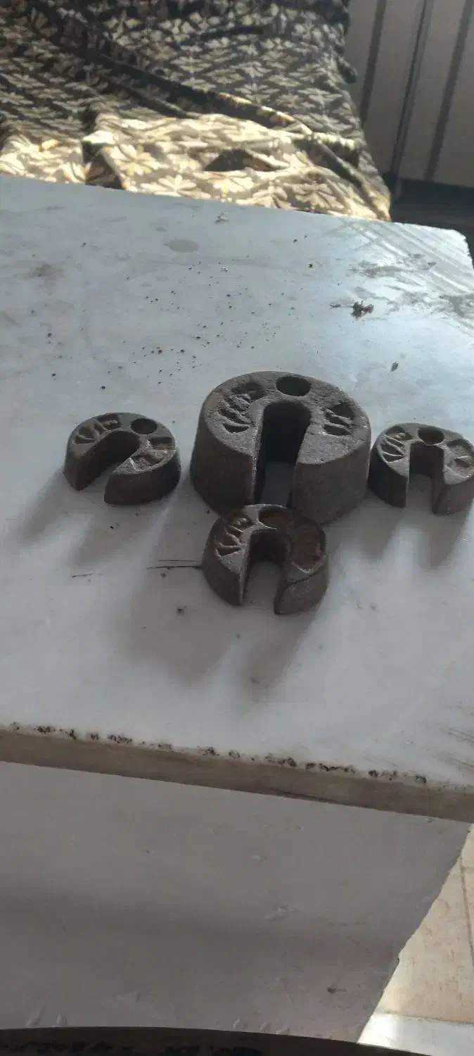 سنگ باسکول و ترازو  عتیقه قدیمی کلکسیونی|کلکسیون اشیاء عتیقه|سبزوار, قصبه غربی|دیوار