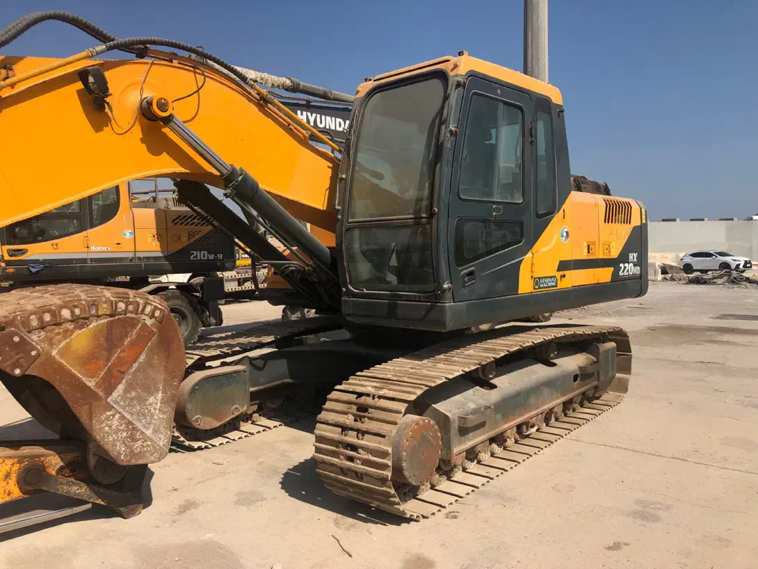 بیل مکانیکی هیوندا ۲۲۰ مدل ۲۰۱۸ اقساطی قشم|ماشین‌آلات صنعتی|قشم, |دیوار