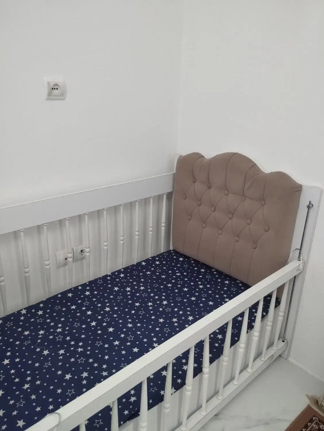 تخت کودک مدل گهواره ای|تخت و سرویس خواب|نیشابور, شهرک اندیشه|دیوار