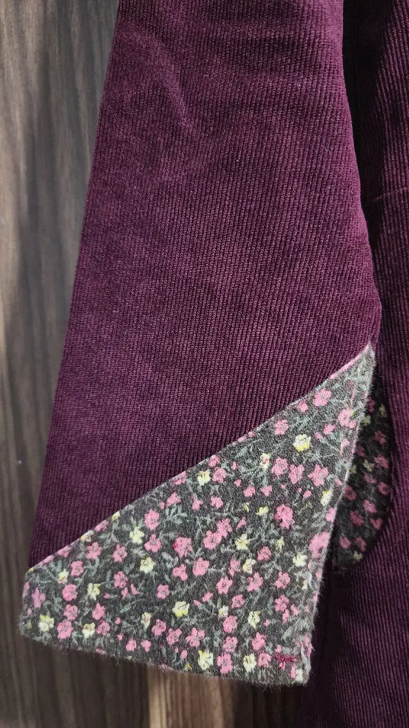 پیراهن مخمل کبریتی|لباس|رشت, سعدی (تختی)|دیوار