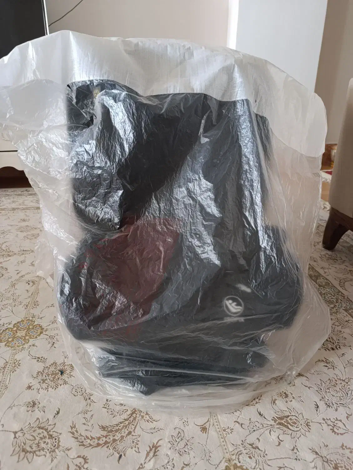 استان گلستان شهر ازادشهر ..صندلی نو کار نکرد|تخت و صندلی بچه|آزادشهر, |دیوار