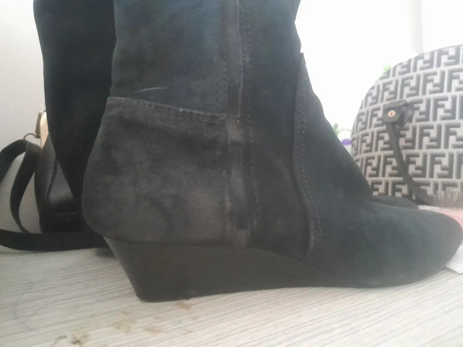 چکمه بلند|کیف، کفش، کمربند|لاهیجان, شهرک سلمان فارسی|دیوار