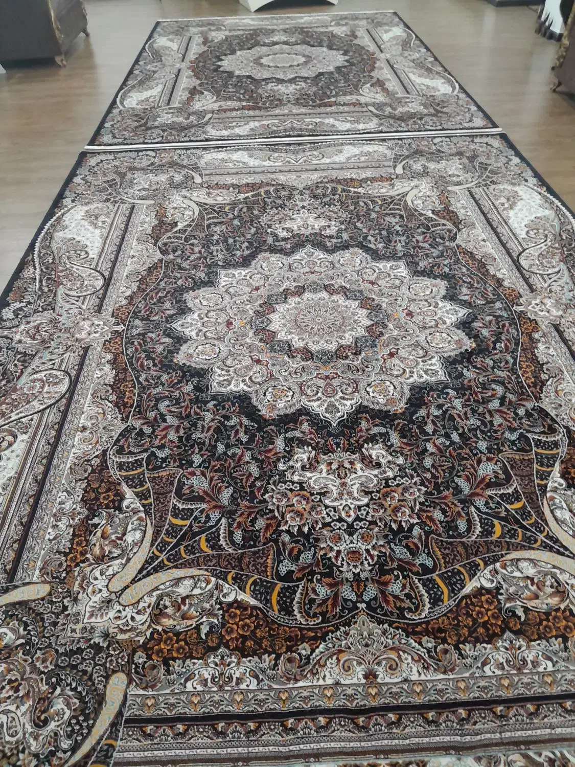 ۲ تا فرش ۹ متری ۷۰۰ شانه|فرش|صومعهسرا, |دیوار