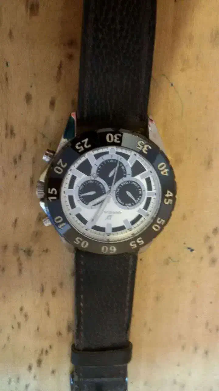 ساعت مچی|ساعت|لنجان, |دیوار