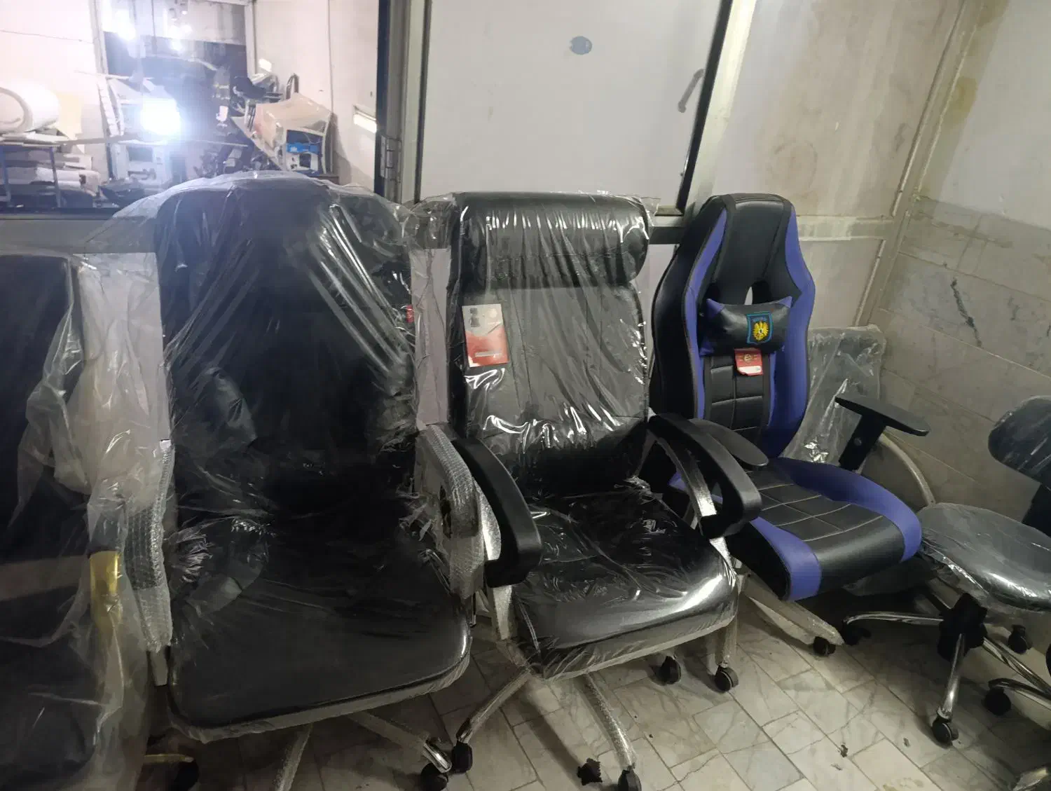 ب دلیل تغییر شغل زیر قیمت بازار تمامی اجناس|مبلمان اداری|یزد, |دیوار