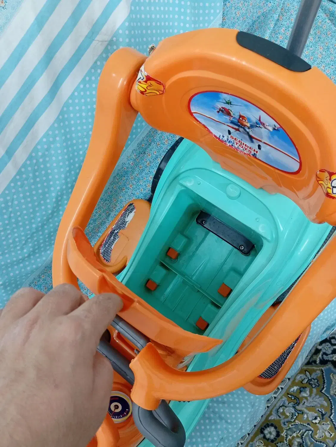 ماشین کودک|اسباببازی بچه|ری, شهادت|دیوار