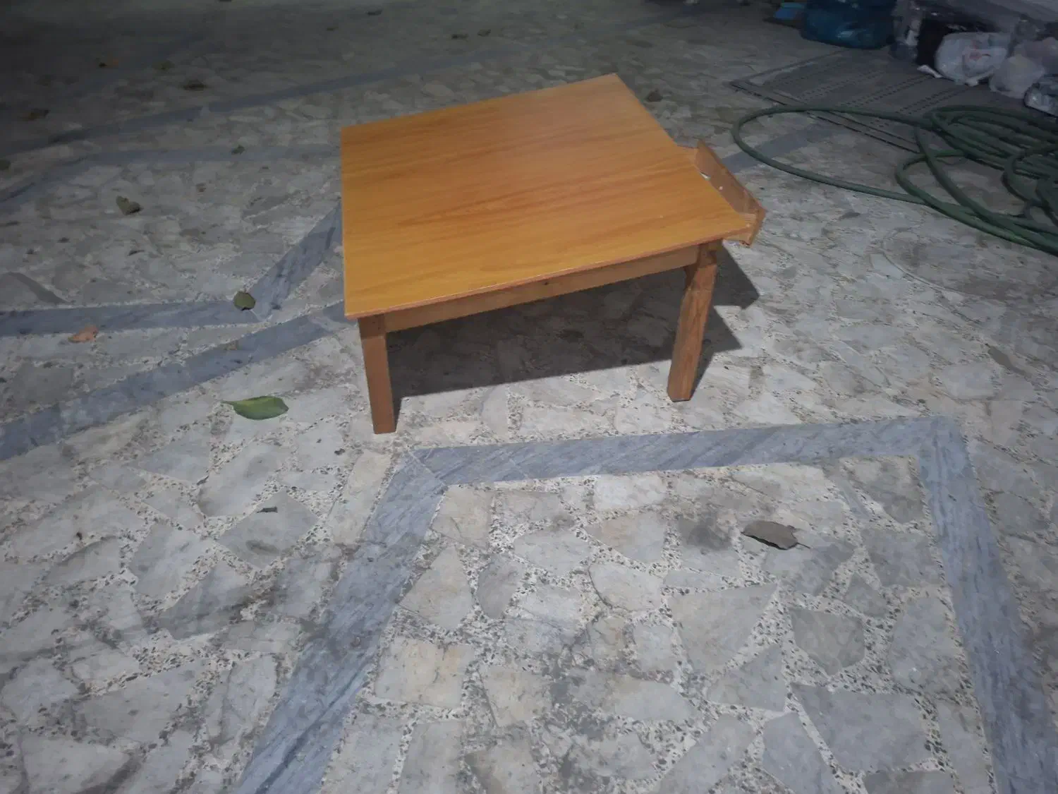 میز تحریر بسیار نو|میز تحریر و کامپیوتر|رشت, نظری|دیوار