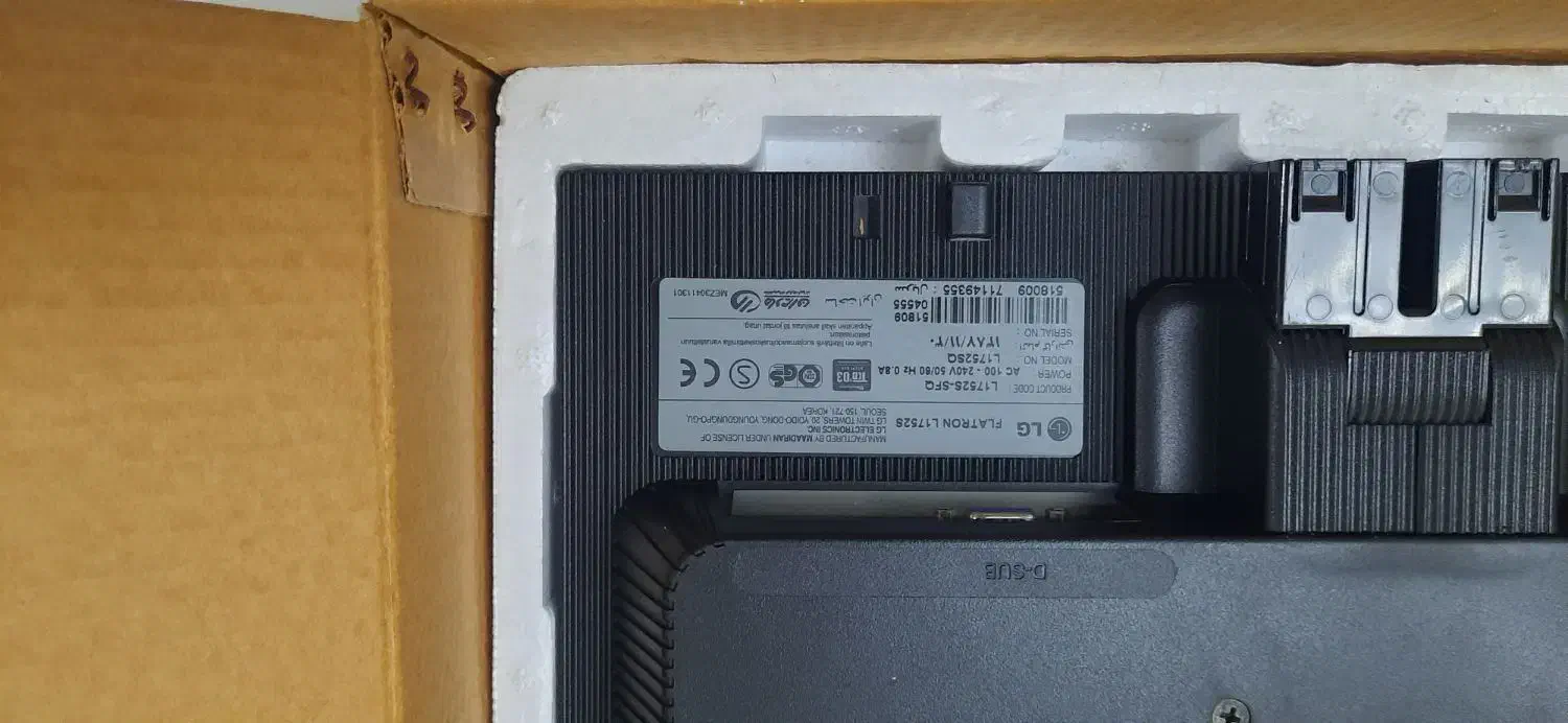 فروش مانیتور ال جی ۱۷ اینچ مادیران کاملا سالم|قطعات و لوازم جانبی رایانه|نور, |دیوار