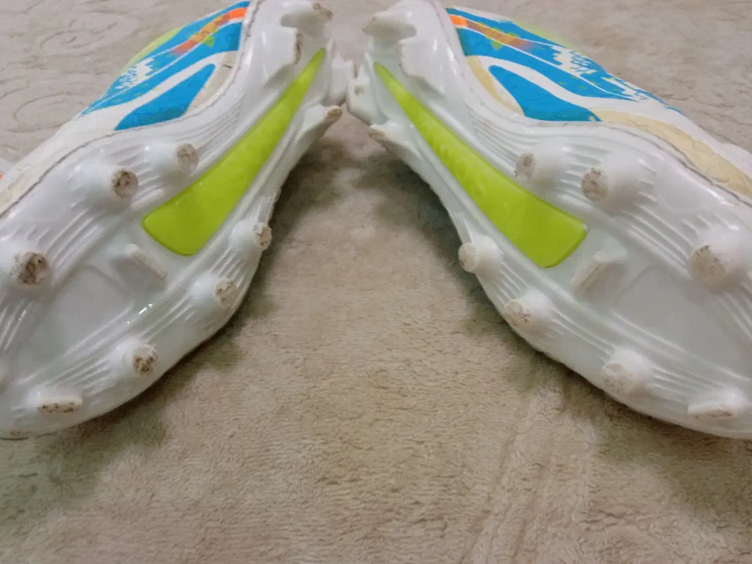 کفش ورزشی زمین طبیعی و مصنوعی|کیف، کفش، کمربند|بندر گناوه, |دیوار