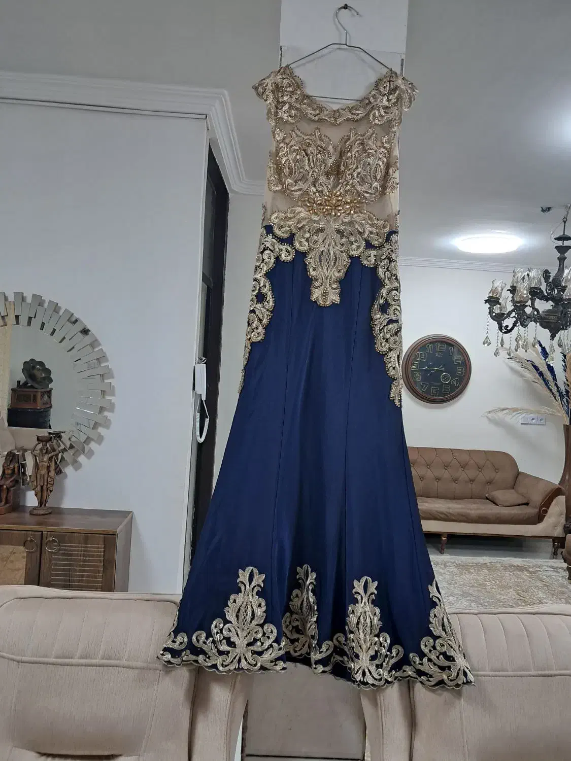 لباس مجلسی|لباس|مسجد سلیمان, |دیوار