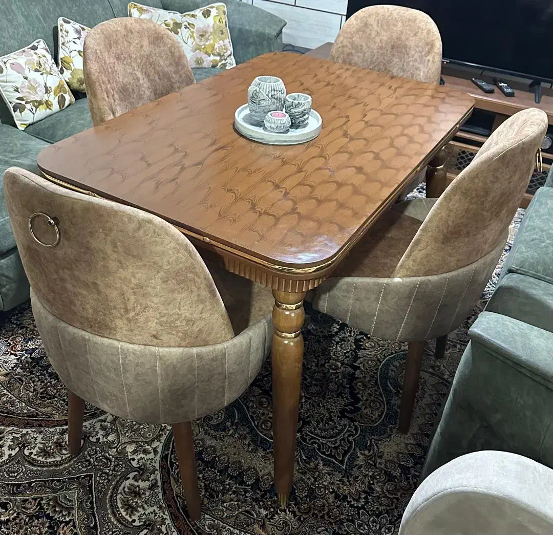 میز ناهارخوری 4 نفره شیک و مرتب.|میز و صندلی غذاخوری|شیراز, لاله|دیوار