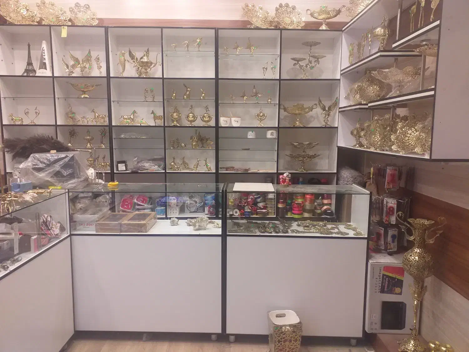 قفسه ویترین و پیشخوان همگی جنس ام دی اف|کتابخانه، شلف، قفسه‌های دیواری|اسدآباد, |دیوار