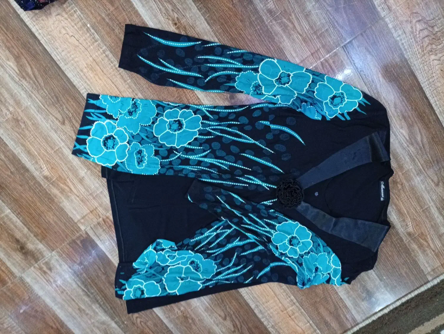 لباسها همه سالمن|لباس|رشت, دروازه لاکان|دیوار