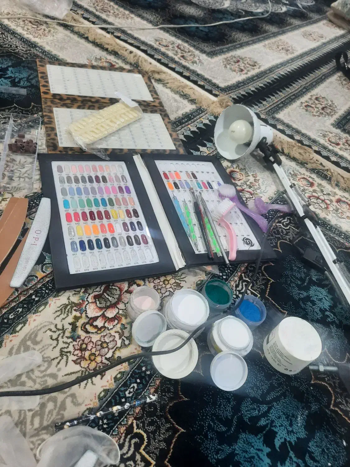 مقداری وسیله ناخن|آرایشگاه و سالنهای زیبایی|بومهن, |دیوار