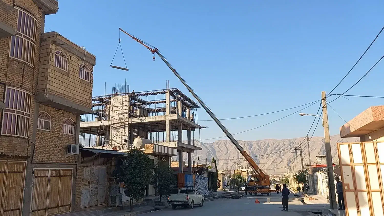 جرثقیل دکل بلند و کفی تا ۲۵ تن برادران زندی|خودرو اجارهای|کازرون, |دیوار