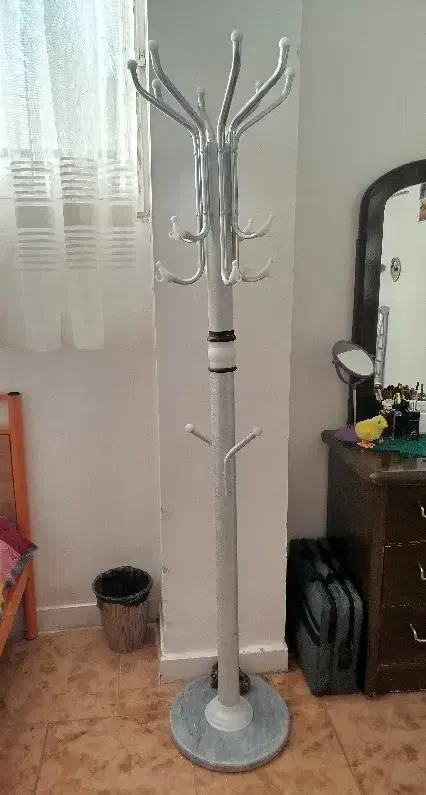 چوب لباسی دو تیکه|بندرخت و رخت‌آویز|شاهین‌شهر, شهرک گلدیس|دیوار