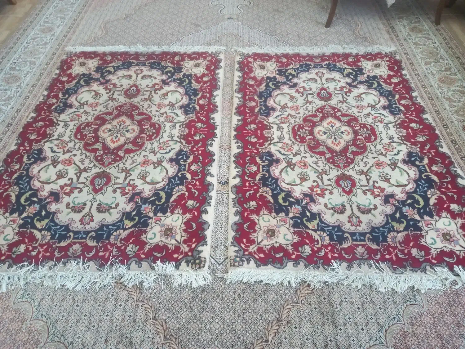 فرش قدیمی کناره یک جفت دستبافت|فرش|خسروشاه, |دیوار