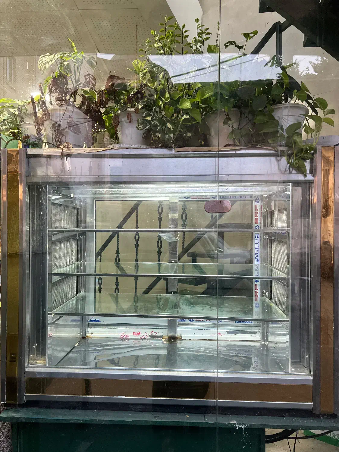 یخچال کباب|کافی‌شاپ و رستوران|رشت, چله خانه|دیوار