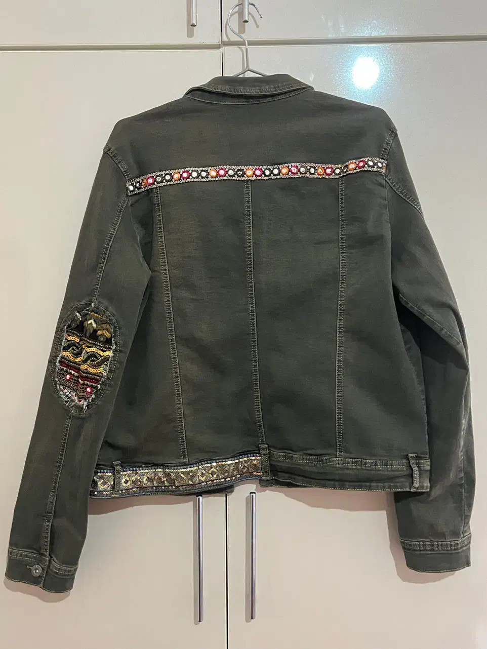 کت جین|لباس|کرمانشاه, |دیوار