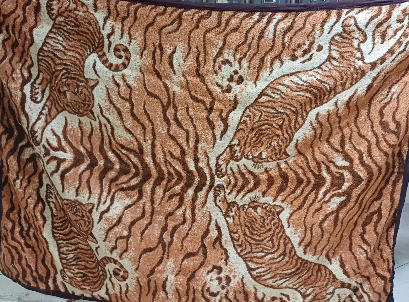 ۲ عدد بالش پر نو و ۱ عدد پتو کارکرده|رختخواب، بالش، پتو|تبریز, |دیوار