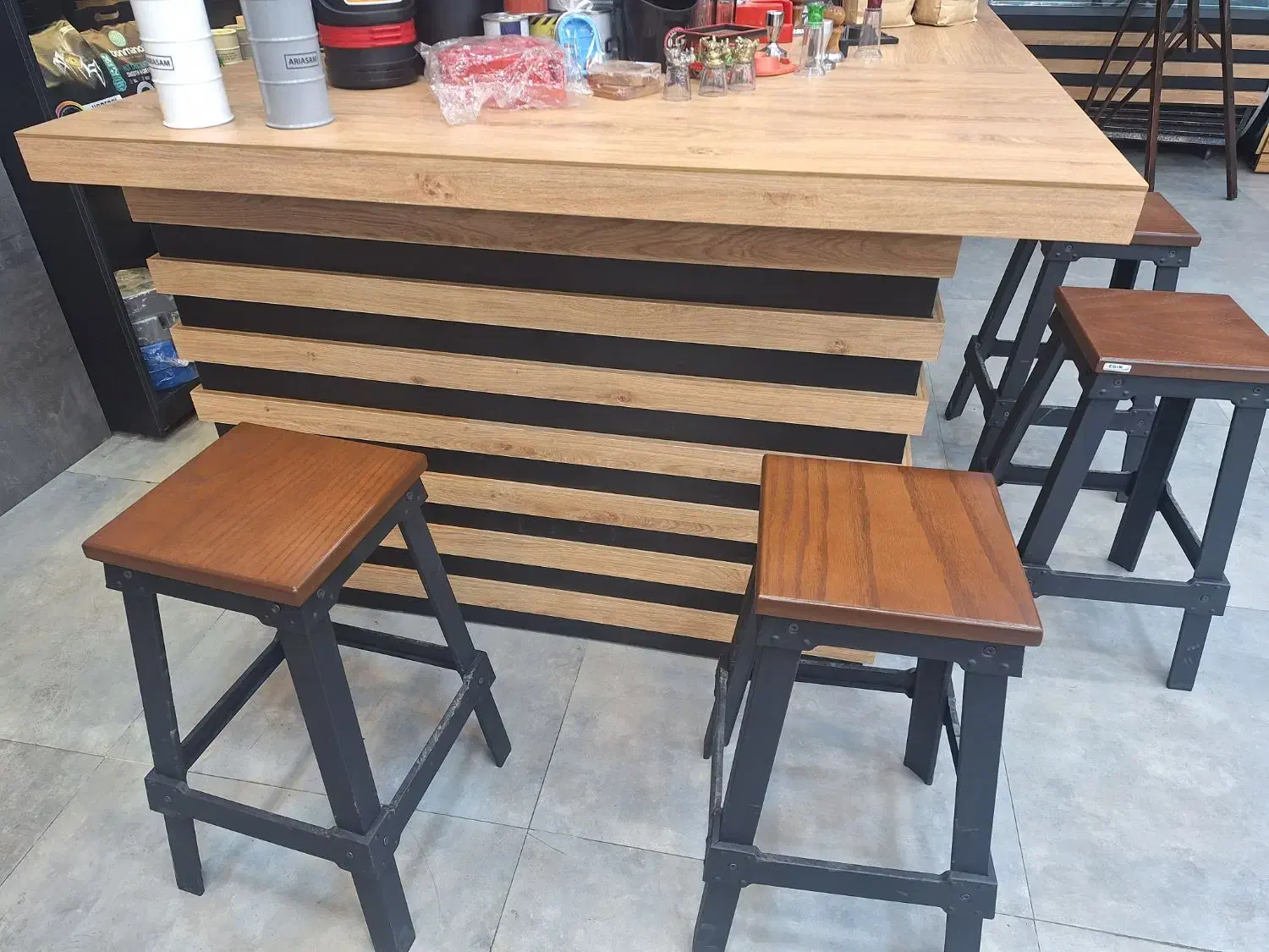 به یک باریستای آقا وخانم در کافه امیران کردان|استخدام خدمات فروشگاه و رستوران|کوهسار (البرز), |دیوار