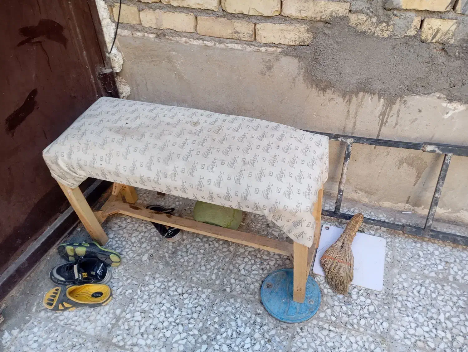 نیمکت چوبی 90|صندلی و نیمکت|قم, امامزاده ابراهیم|دیوار