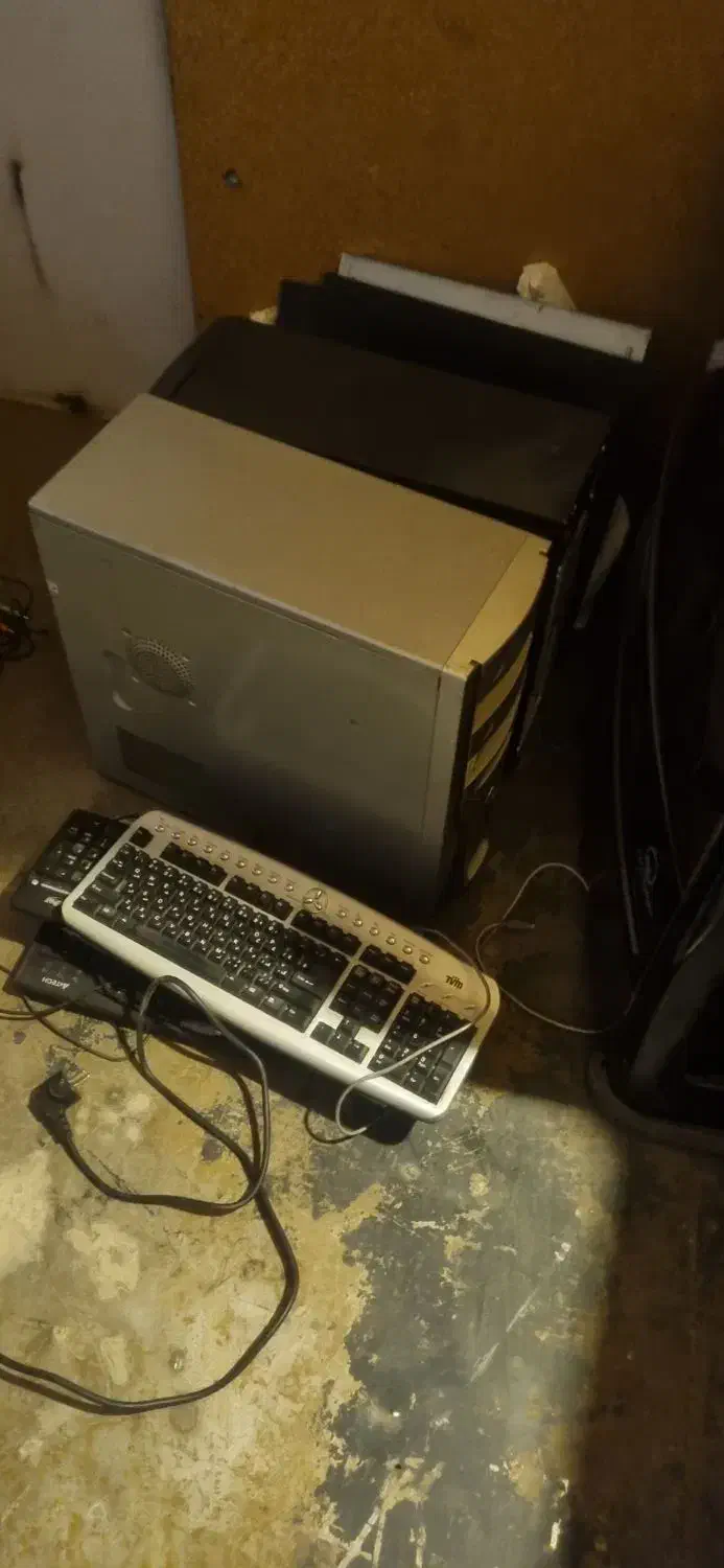 مانتیتور سالم وتعمیری و تعدادی کیس و کیبور|رایانه رومیزی|خاوران, |دیوار