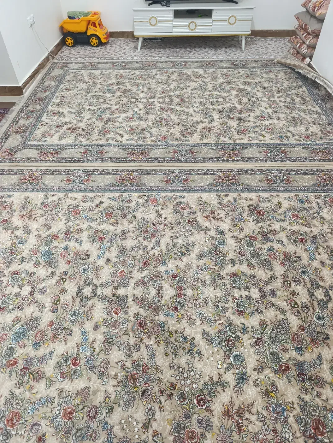 پنج عدد فرش 2/3بخاطر نیاز مالی می فروشم|فرش|مهاباد (آذربایجان غربی), |دیوار