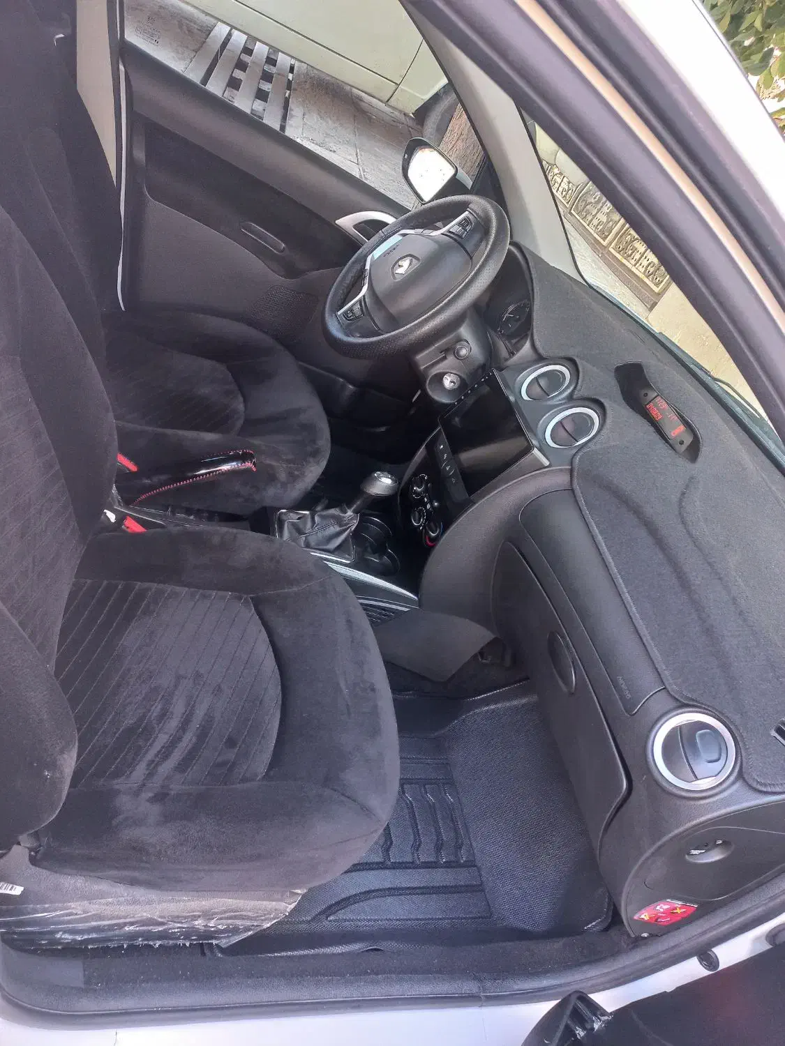 رانا پلاس ۴۰۲ فروش فوری|خودرو سواری و وانت|بروجرد, |دیوار