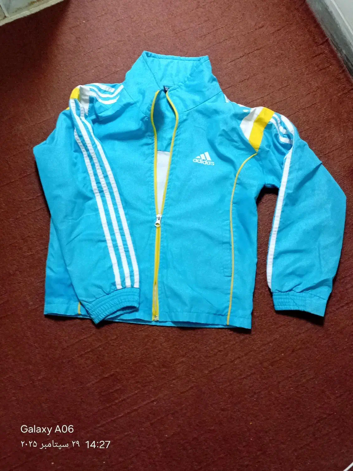 تعدادی لباس|لباس|قم, باجک یک|دیوار