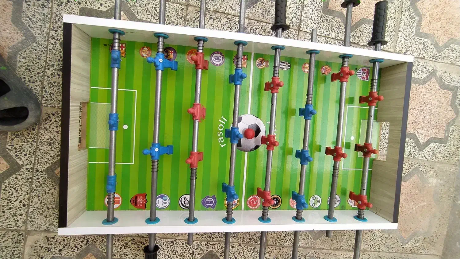 فروش فوتبال دستی سالم تمیز قیمت 700|ورزشهای توپی|اسدآباد, |دیوار