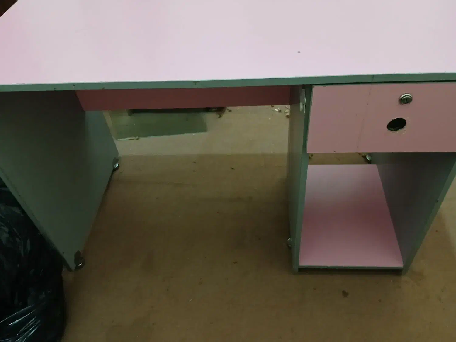 یک عدد میز به همراه شلف|میز تحریر و کامپیوتر|کرمان, |دیوار