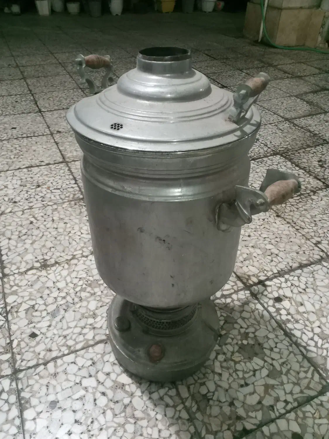 سماور با قدمت حداقل ۵۰ سال کاملا کلکسیونی|کلکسیون اشیاء عتیقه|رشت, سعدی (تختی)|دیوار